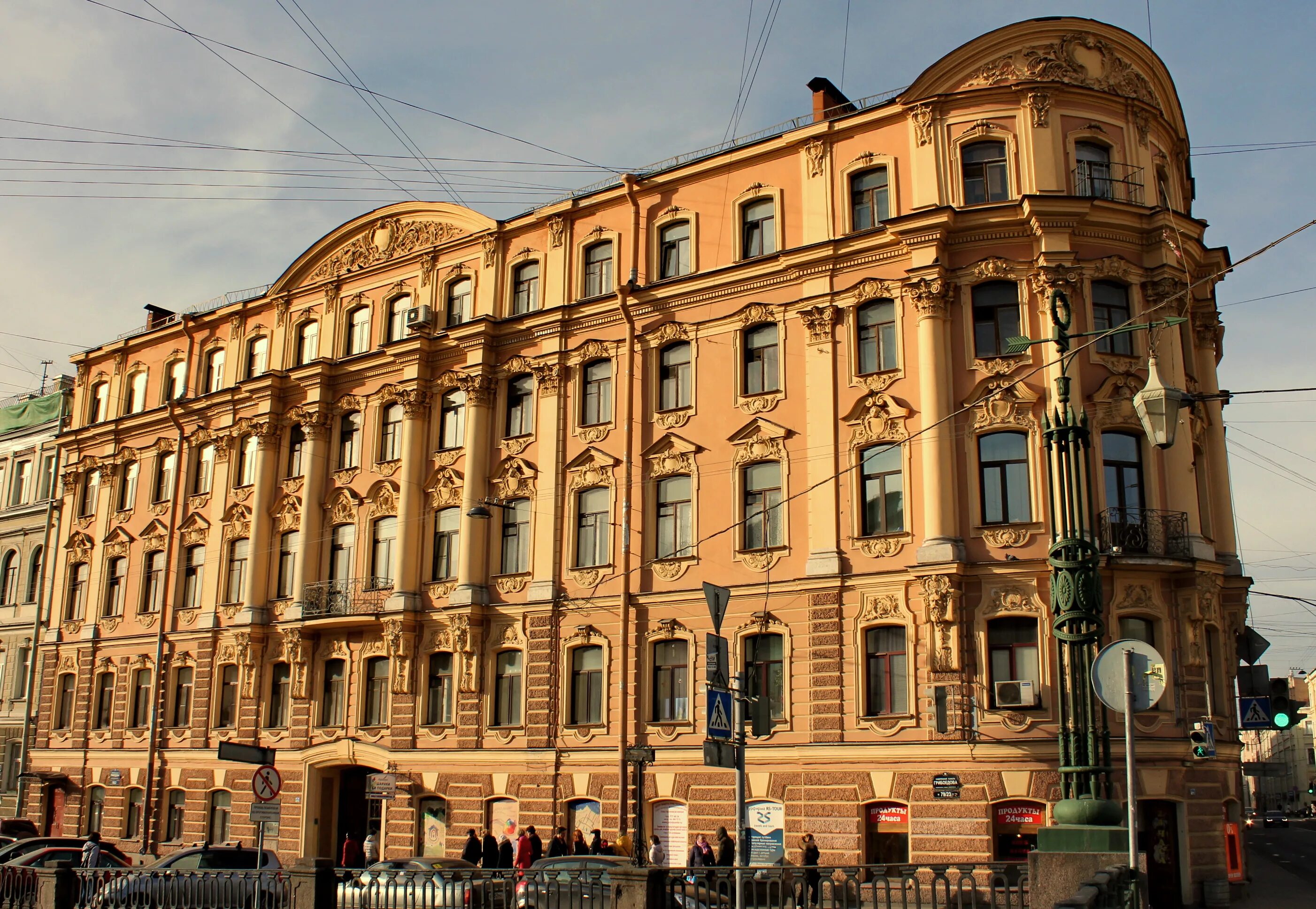 Доходный дом в Санкт-Петербурге. Доходный дом 19 века Санкт-Петербург. Доходный дом Стрелина Санкт Петербург. Доходный дом в Петербурге 19 века. Магазин себе в дом в санкт петербурге