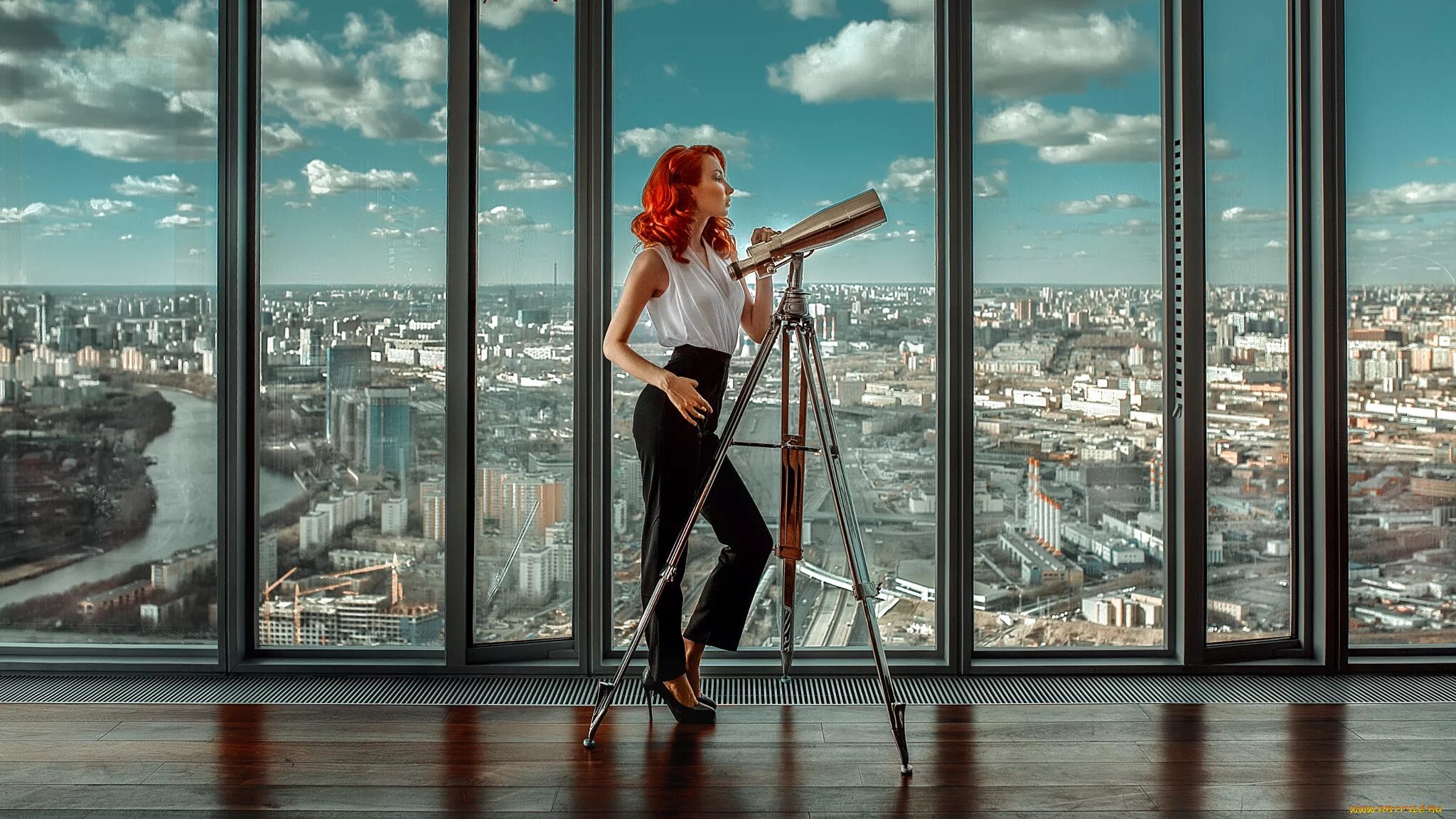 квартира на последнем этаже. саша и миша. квартира на последнем этаже. тамбов многоэтажки. красивый вид из окна на город.