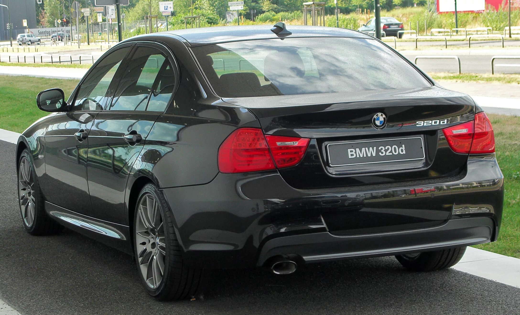 Bmw 320d e90. Bmw e90 320d. бмв 320 е90. bmw 320 f90. бмв 320d сзади.