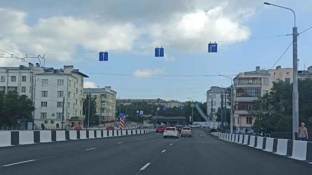 Ленинградский проспект 2000 год. Васильевский остров санкт-петербург. Штандарты на параде победы 1945. 22 июня 1941 ленинград. Ленинградский июнь.