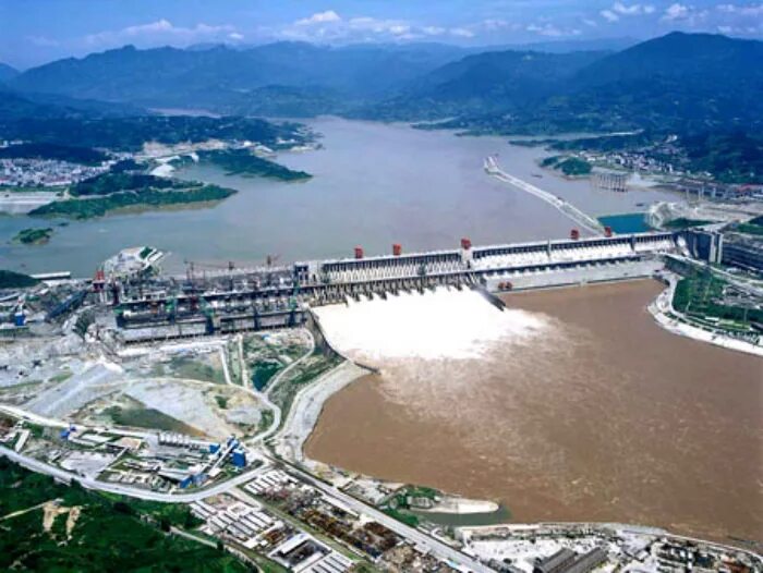 Плотина в китае. Санься три ущелья. ГЭС на реке Янцзы. ГЭС три ущелья Китай. Гидроэлектростанция «Санься».