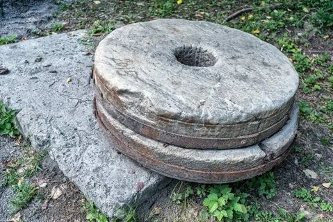 Мельничный жернов как пишется
