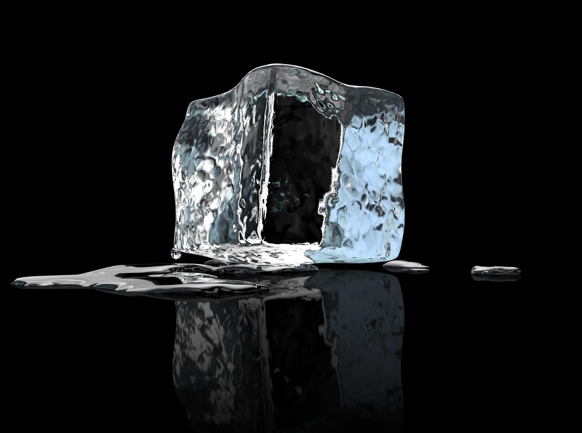 Таяние льда. Кубики льда. Лед на черном фоне. Кубики льда на черном фоне.