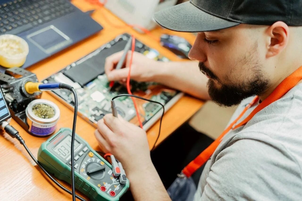 ремонт телевизоров чебоксары. мастер по ремонту телевизоров. мастерские по ремонту телевизоров. починить телевизор. починка телевизора.