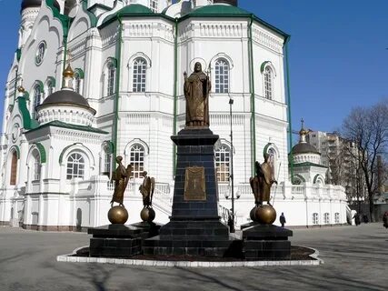 Памятник митрофану