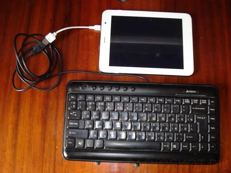 USB клавиатура для планшета. Планшет с клавиатурой. Клавиатура которая подключается к планшету. Подключить клавиатуру к ноутбуку. Подключение телефона к планшету