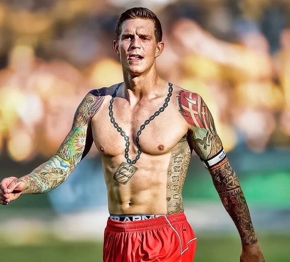 Уэсли снейдер торс. Даниэль аггер тату. Тату футболистов. Фёдор смолов татуировки. Тату футболистов.