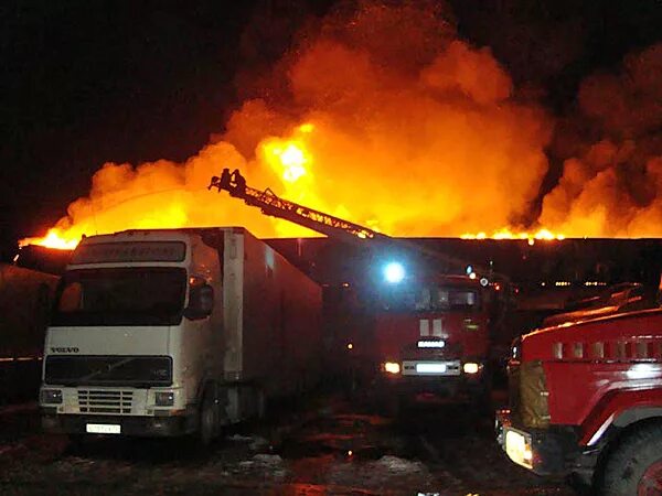 мостовая 32 томск. пожар на мосту через золотой рог. пожар мостовая. пожар мостовая. пожар на мосту во владивостоке.