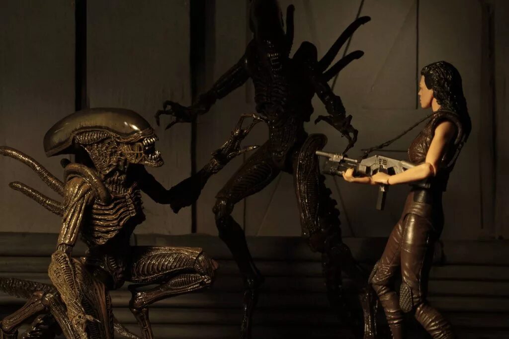 Чужой по английски. Фигурка NECA Aliens Resurrection.