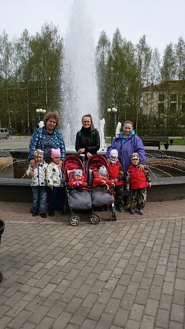 Встреча близнецов. Встреча с близнецом дети.