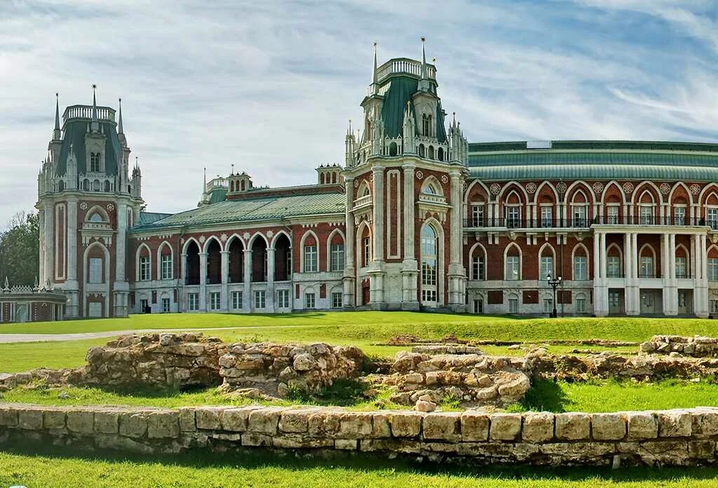 Парк царицыно достопримечательности. Царицыно музей-заповедник. Музей усадьба Царицыно. Дворцовый комплекс Царицыно в Москве – Баженов. Царицыно усадьба парк музей Москва.