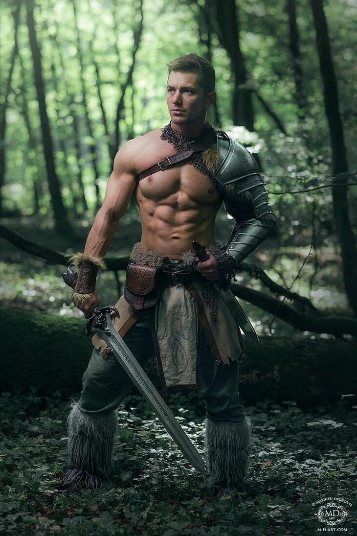 Мужчина воин. Плащ воина. Средневековый рыцарь. Фото warrior. Броня короля артура.