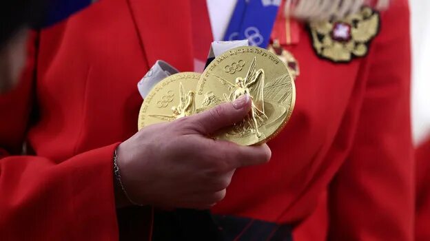 Зарабатывайте золотые медали. Китаец с медалями. "золотая" медаль выпускника. Золотая медаль в школе 2023. Зарабатывайте золотые медали.