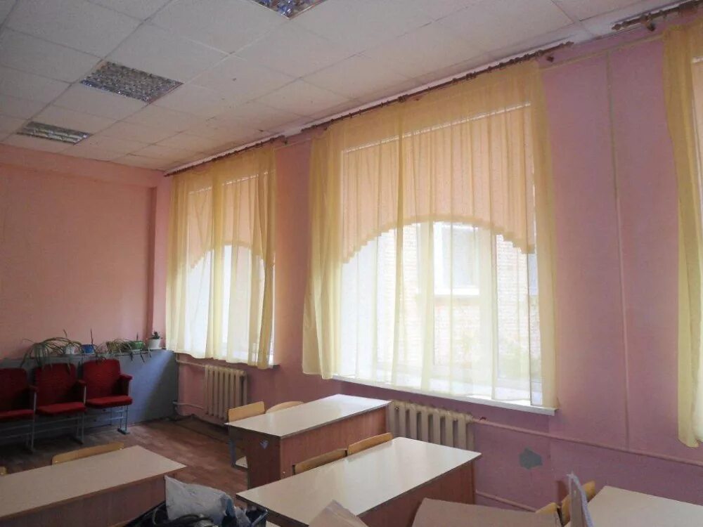 Шторы для кабинета в школе. Жалюзи для школьного класса. Жалюзи в школе. Шторы для кабинета в школе. Занавески для школы в класс.