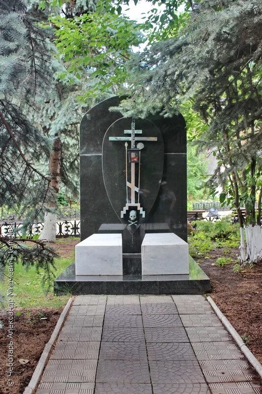 Могила пересвета. Мощи пересвета и осляби в москве. Могила пересвета и осляби в симоновом монастыре. Могила пересвета. Пересвет и ослябя могила в москве.