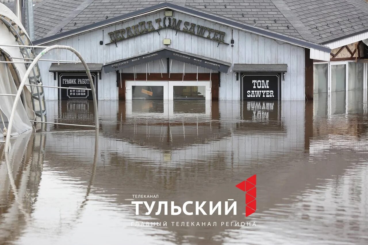 Уровень воды в упе тула сегодня. Половодье на Упе. Разлив Упы в Туле. УПА Тула уровень воды. Паводок вода.