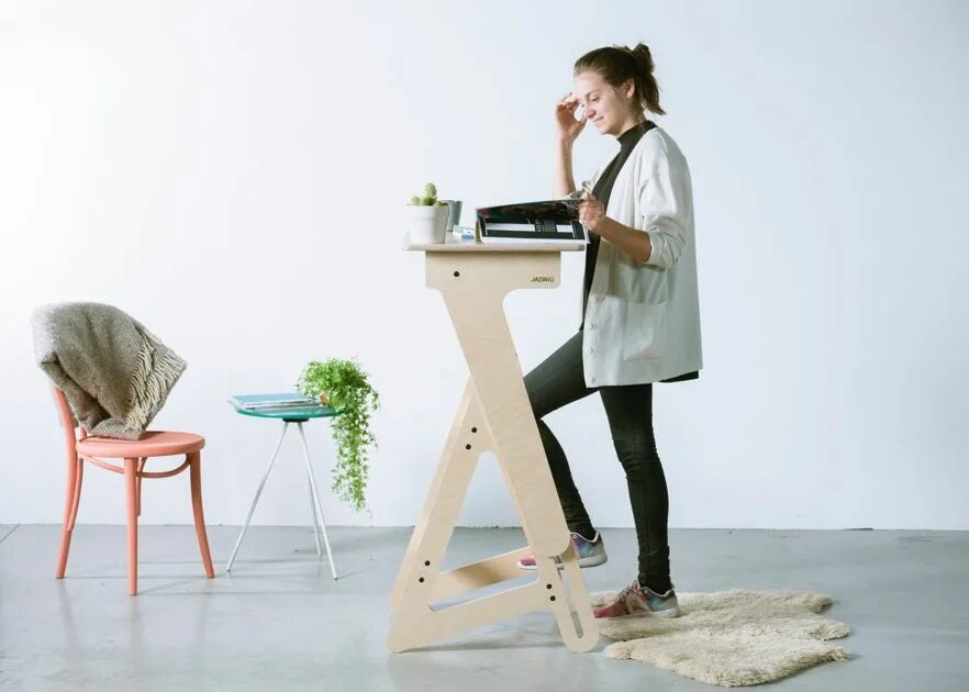 Standing desk. Стоячее рабочее место. Стоячий стол. Стол для стоячей работы.