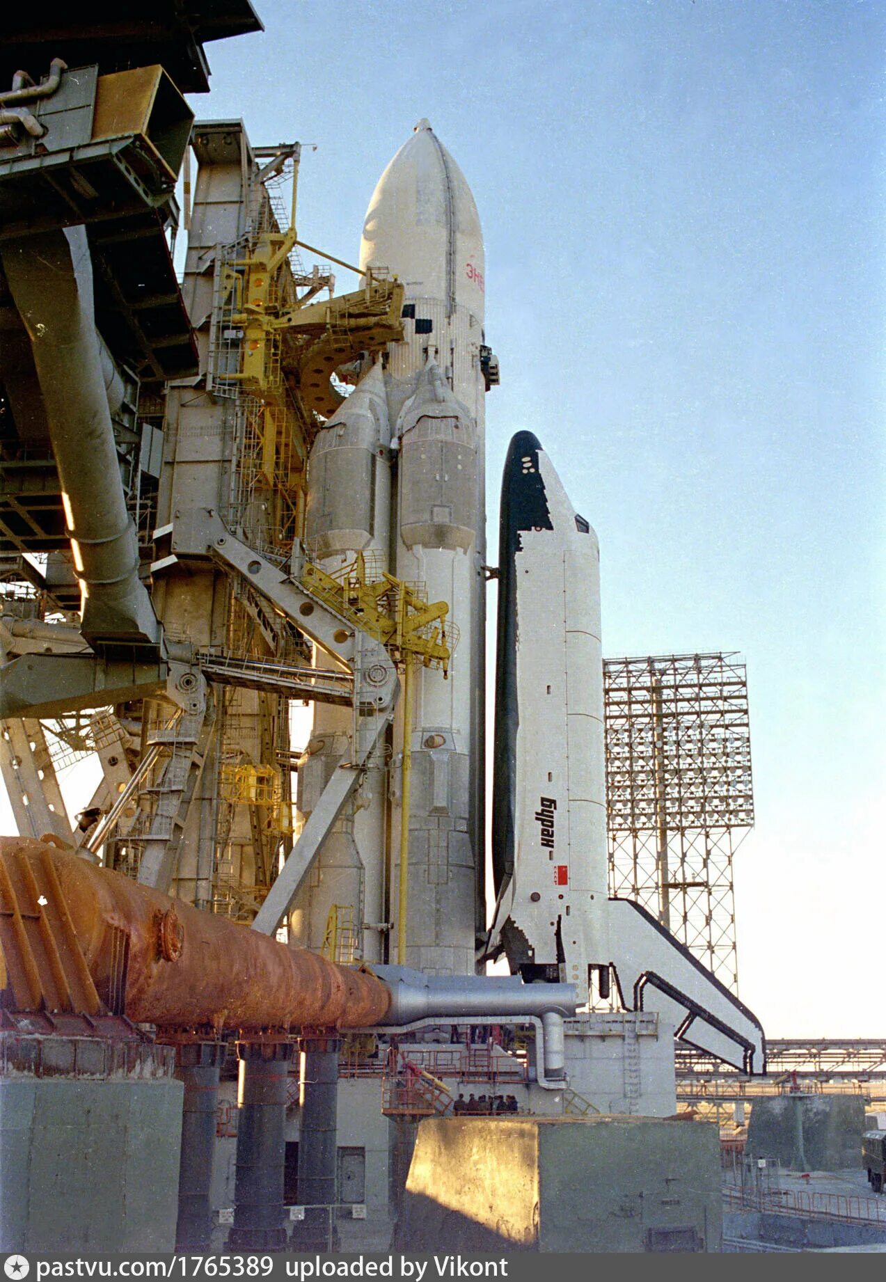 Космодром байконур уксс. Буран 1988 космический корабль ссср. Комплекс энергия буран. Буран космический челнок. Буран космический корабль ссср.