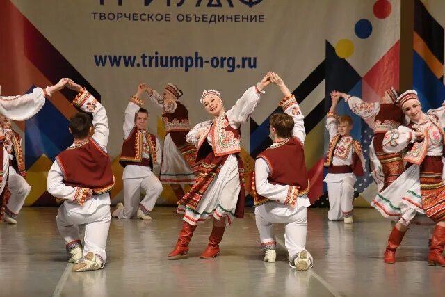 Перепляс русский народный танец. Русский танец узоры. Хореографический ансамбль орнамент. Русский танец. Русский танец узоры.