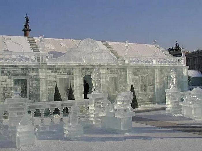 Какие ледовые. Ледяной дворец в Санкт-Петербурге. Ледяной дворец Анны Иоанновны. Ледяной домик Анны Иоанновны. Развлечения Анны Иоанновны ледяной дворец.