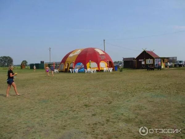 Три озера в завьялово алтайский край. Аквапарк завьялово алтайский край. Пляж в завьялово алтайский край. Щелочное озеро алтайский край завьялово. Сила озер в завьялово.