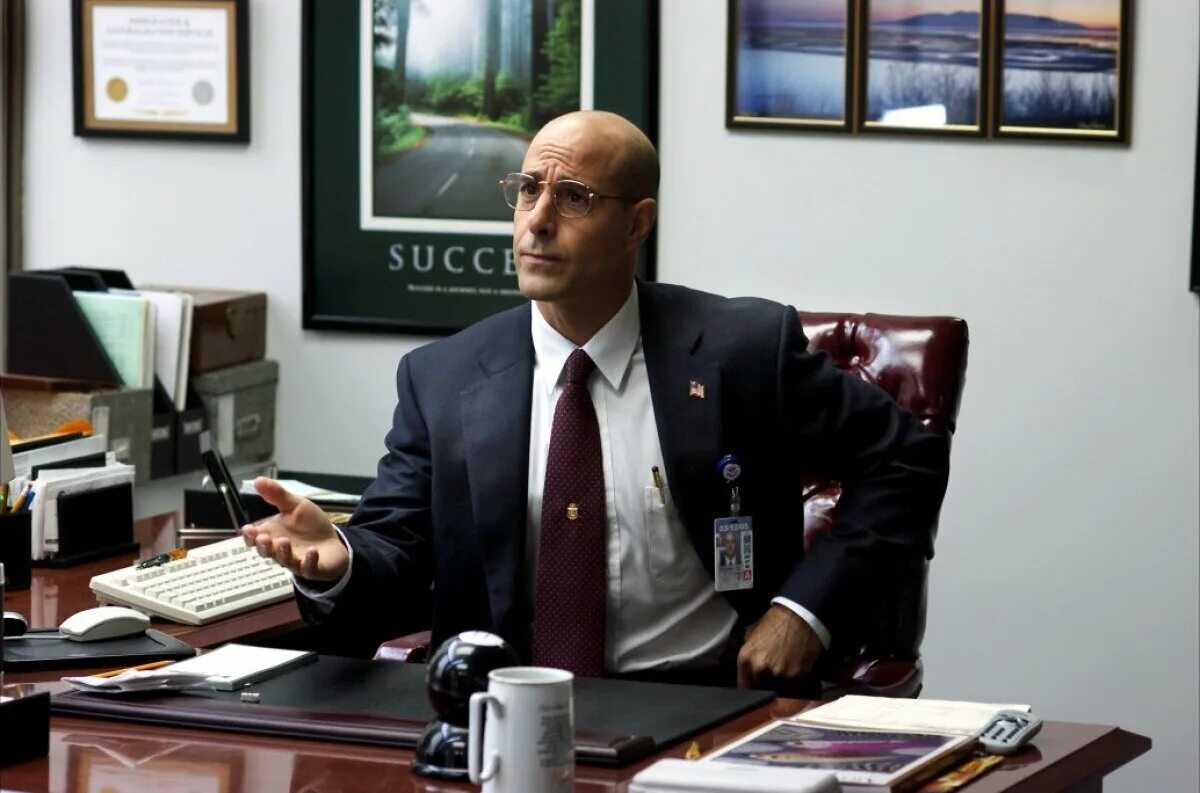 Том хэнкс терминал. Том хэнкс 2022. Стэнли туччи терминал. Том хэнкс терминал. Том хэнкс аэропорт.