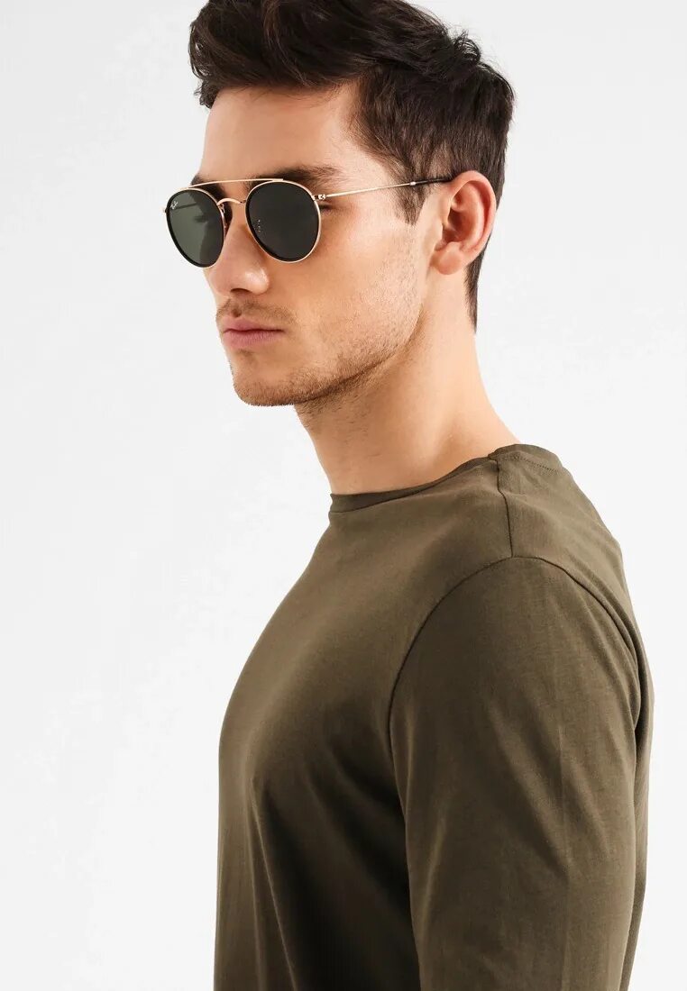 Топ очков для мужчин. Ray ban очки Авиаторы мужские 2022. Очки ray ban мужские круглые. Очки мужские солнцезащитные модные. Модные солнечные очки мужские.