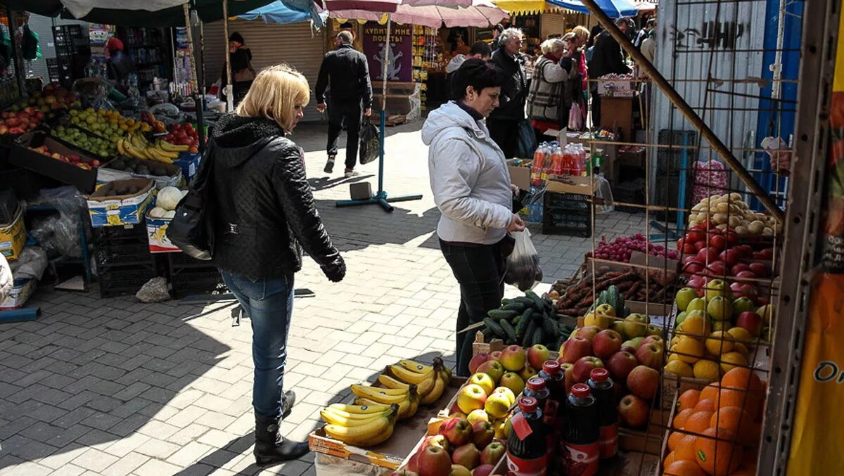 Краснодаре сколько рынков. Рынок в Донецке. Крытый рынок ДНР. Рынок Донецк РФ. Центральный рынок Донбасс.