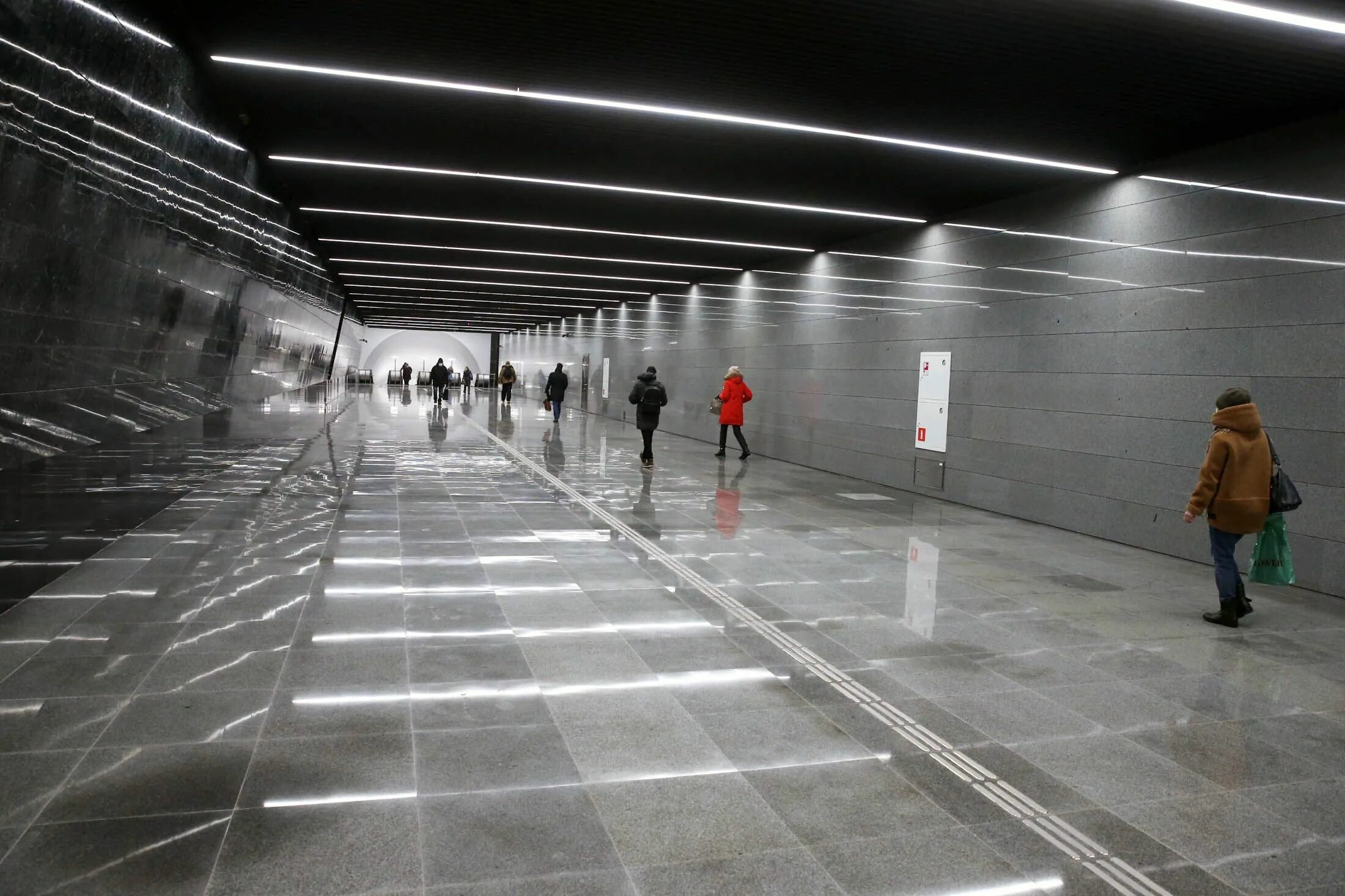 Новый мост в серпухове на вокзале. Вратарь реала 15 год. 2019 переход в новую. Станция метро динамо екатеринбург. Пешеходный переход через железнодорожные пути.