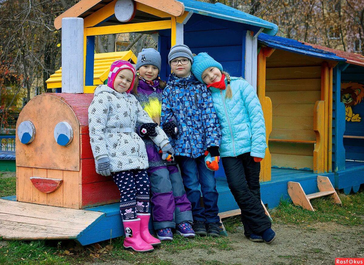 Восточная песня аккорды ноты. Резник мой маленький дворик. Ты мне очень дорога. Мой маленький дворик ты очень мне дорог. Нотные партии для фортепиано.