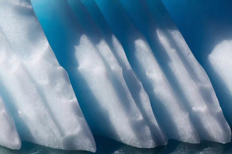 Плотный лед. Ice water. Озеро байкал лед. Дети на льду. Кубиковый лед.