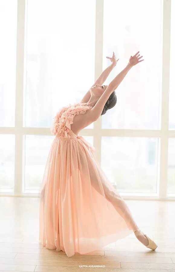 Балерина в белом. Фотосессия в стиле балет. Балет вдохновение. Девушка легкость. Вдохновение танец.