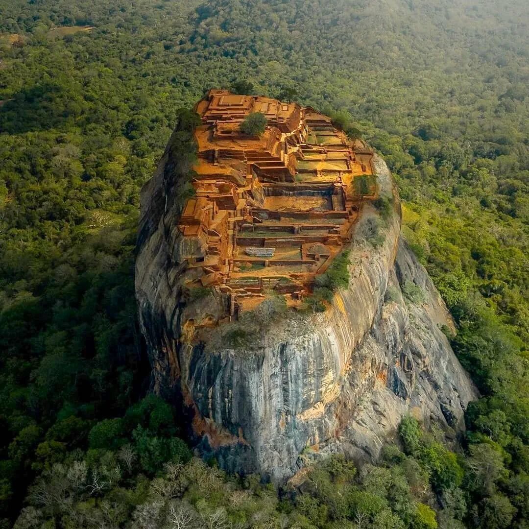 Сигирия шри-ланка 8 чудо света. Сигирия восьмое чудо. Сигирия восьмое чудо света. Сигирия восьмое чудо. Фрески сигирии шри ланка.