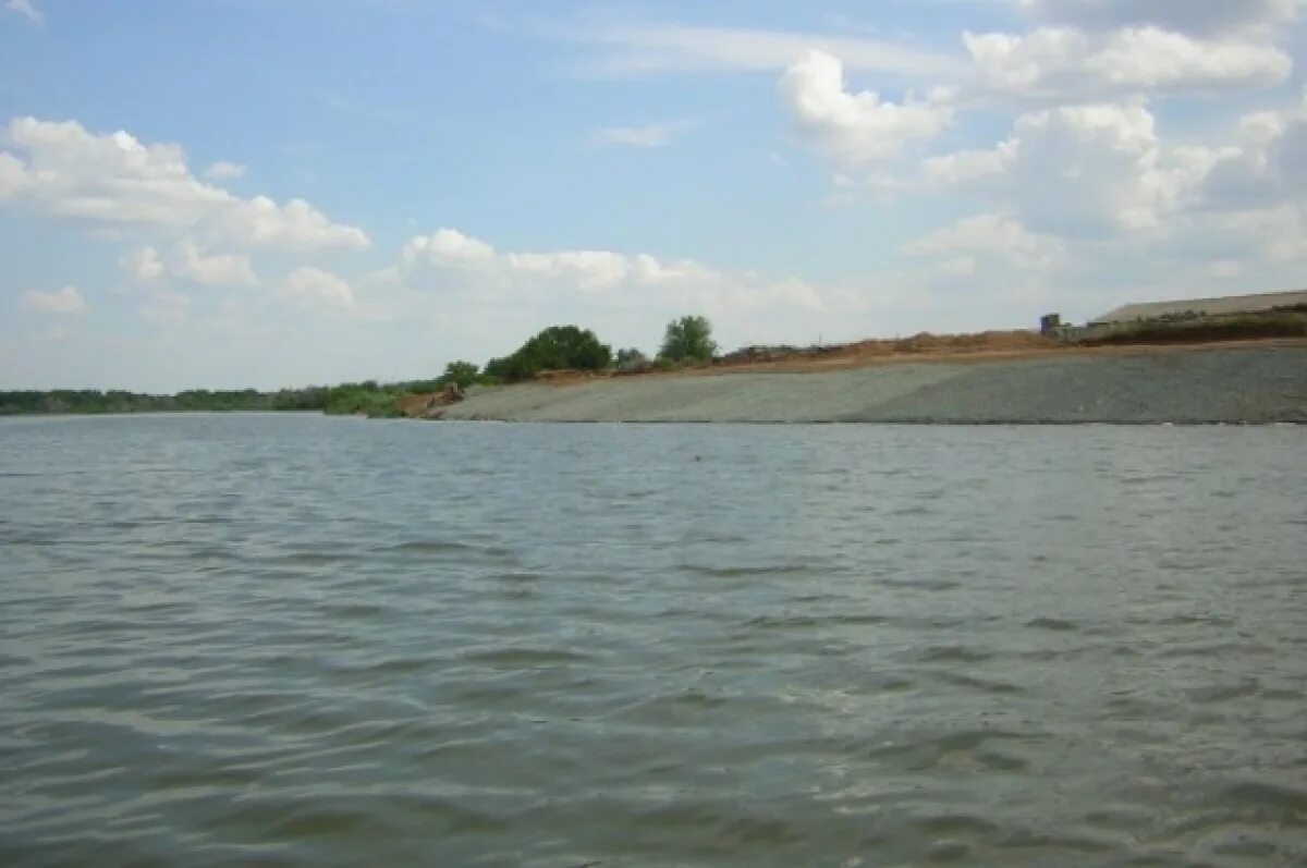 Сорочинск водохранилище. Водохранилище сорочинск 7 апреля. Турбаза оренбург сорочинское водохранилище. Сорочинское вдхр. Водохранилище сорочинск 7 апреля.