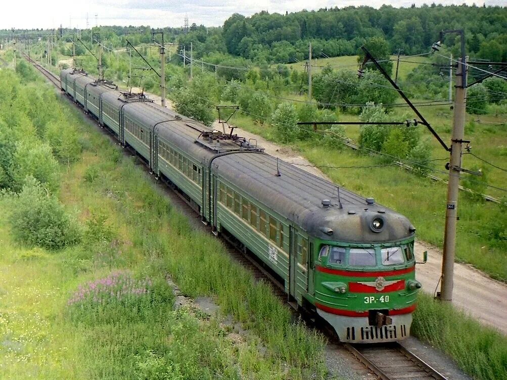 Поезд р 2. Эр1 электропоезд. эр1 электропоезд электропоезда. эр1 ржд. поезд эр1.
