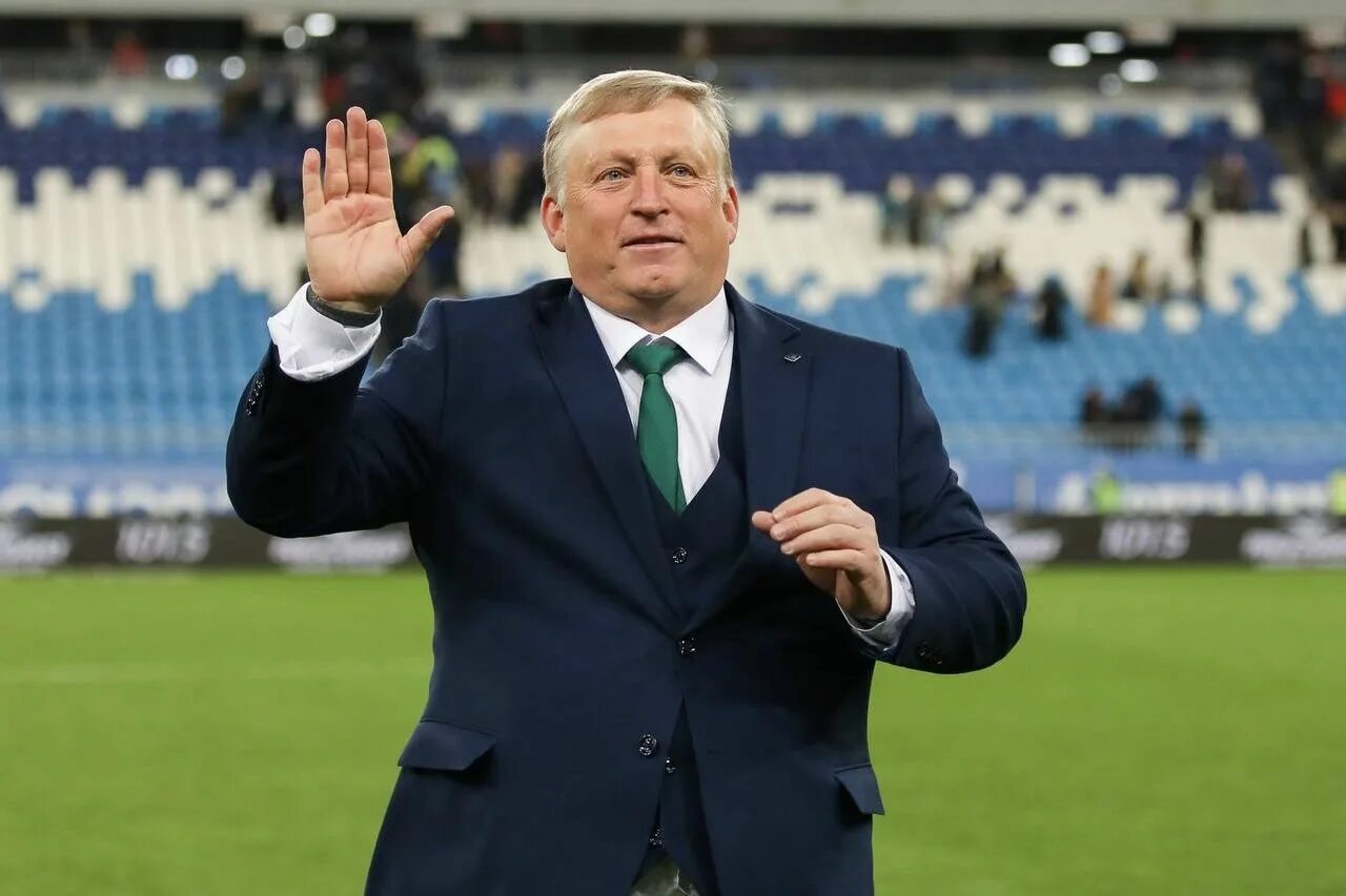 Осинькин тренер. Осинкин тренер крылья советов. Главный тренер крылья советов осинькин. Осинькин тренер. Главный тренер «крыльев советов» игорь осинькин.