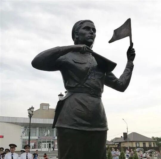 Памятник Марии Лиманской в городе Марксе. Памятник регулировщице в Марксе. Город Маркс Саратовской области памятник регулировщице.