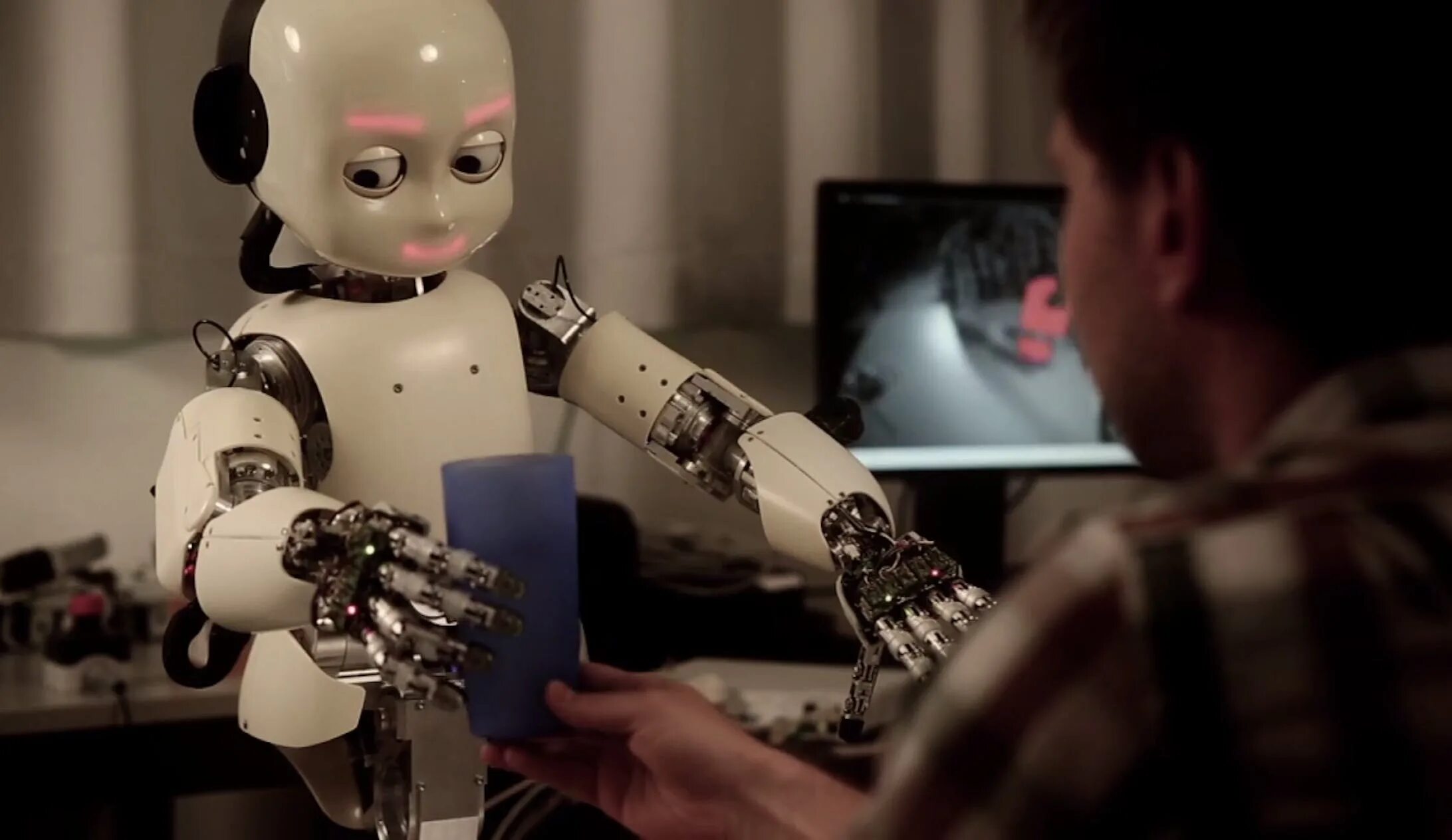Роботы третьего поколения. Самообучающийся робот. Робот ICUB кратко его история. Где можно найти робота который тебя понимает.