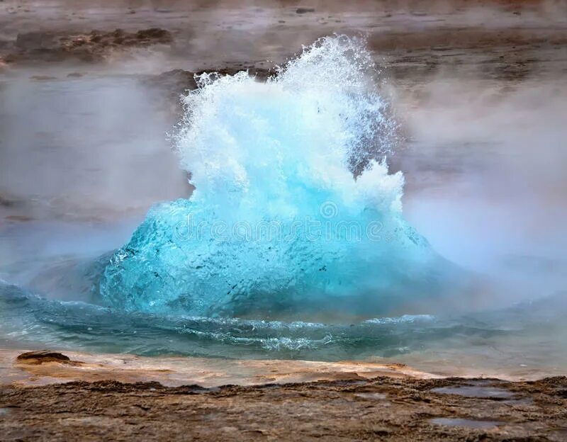 Geyser в сторону извергается. Гейзер на портфолио. Джон Стэнли хёйкадалюр Гейзер. Обои на планшет для мальчиков гейсеров. Вода гейзеров исландии содержит следующие ионы