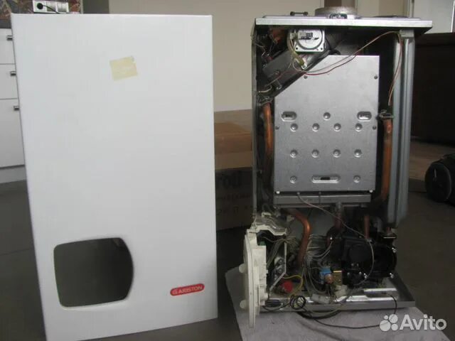 Как разобрать котел. Аристон уно 24. котел аристон уно. газовый котел ariston uno. газовый котел ariston uno 24.