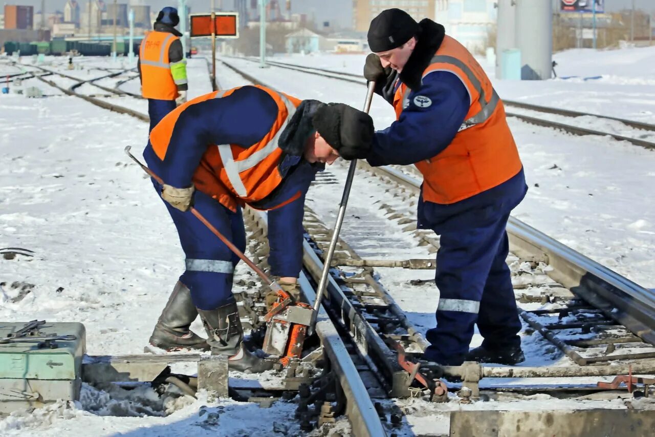 пенсионный возраст железнодорожников в россии. размер негосударственной пенсии. профессия железнодорожник. численность работников оао ржд. отраслевая пенсия железнодорожников.