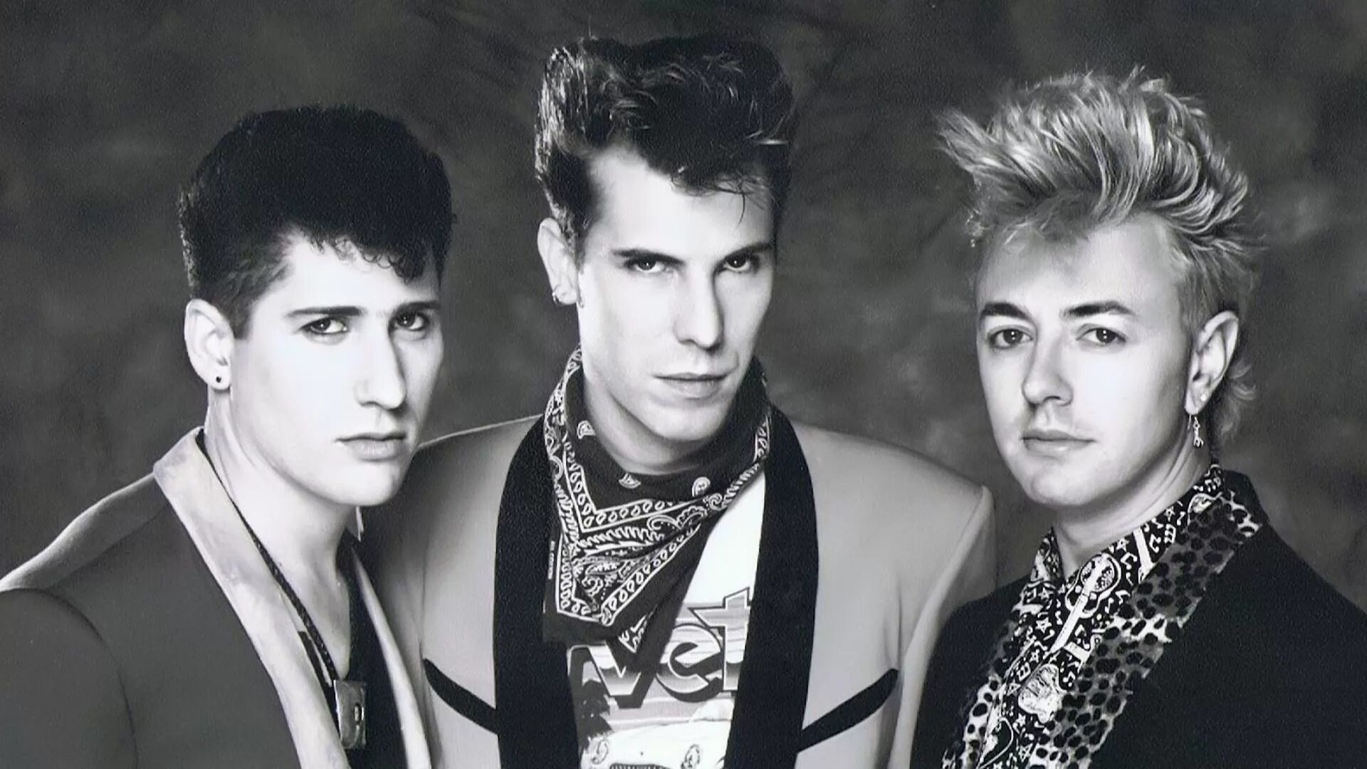 Stray cats ubangi stomp. Группа Stray Cats. СТРЕЙ кэтс группа. Stray Cats 1981. Группа Stray Cats альбомы.