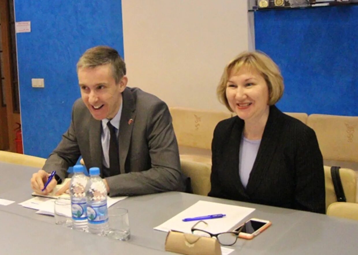 Помощник консула. Помощник консула. Генеральный консул в женеве. Консул в санкт-петербурге узбекистан консульство. Почетное консульство.