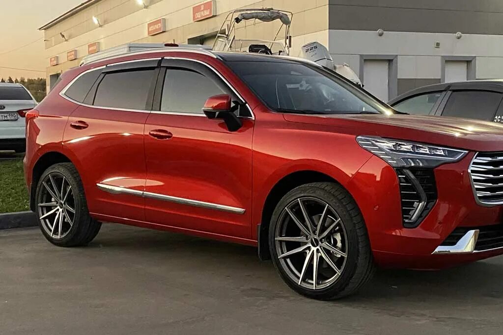 Haval jolion 2024 багажник. Диск колеса r18 haval jolion. Резина haval jolion. Haval 2022 новинки. Haval jolion 235/55 r18.