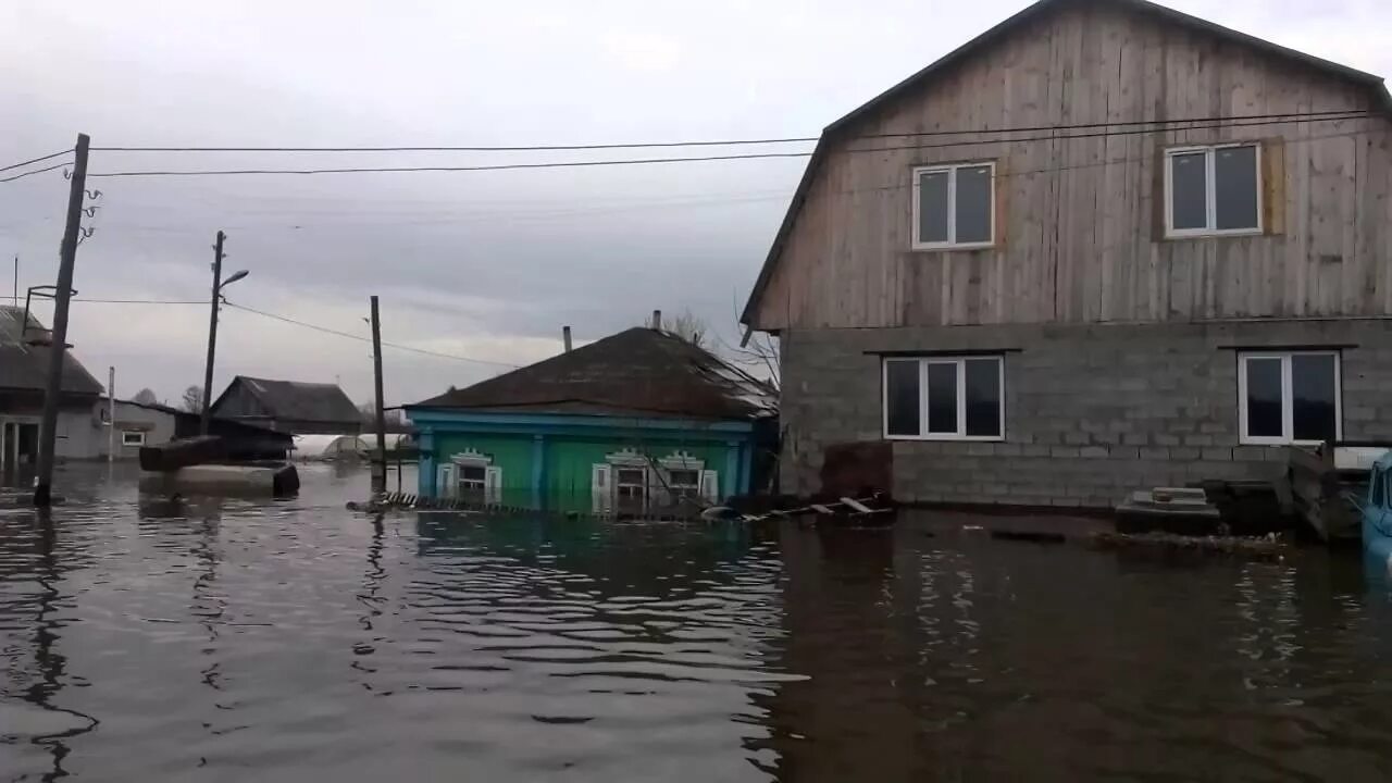 Какие улицы затопит в ишиме. Ишим потоп 2016. Паводок Ишим 2016. Ишим наводнение 2017. Наводнение в Ишиме.