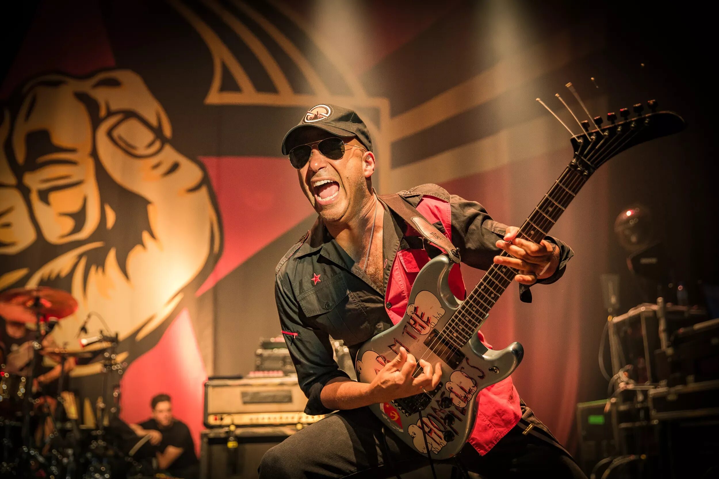 Tom Morello. Гитара Тома Морелло. Tom Morello Maneskin. Tom Morello solo.