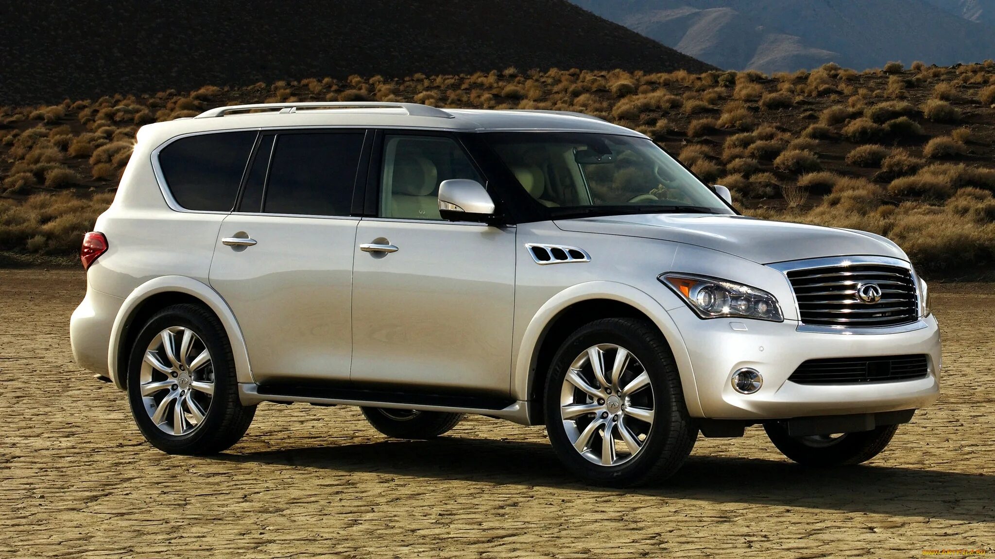 Инфинити машина страна. Infiniti qx56. Infiniti QX 2011. Infiniti qx56 2011. Инфинити qx56 2010.