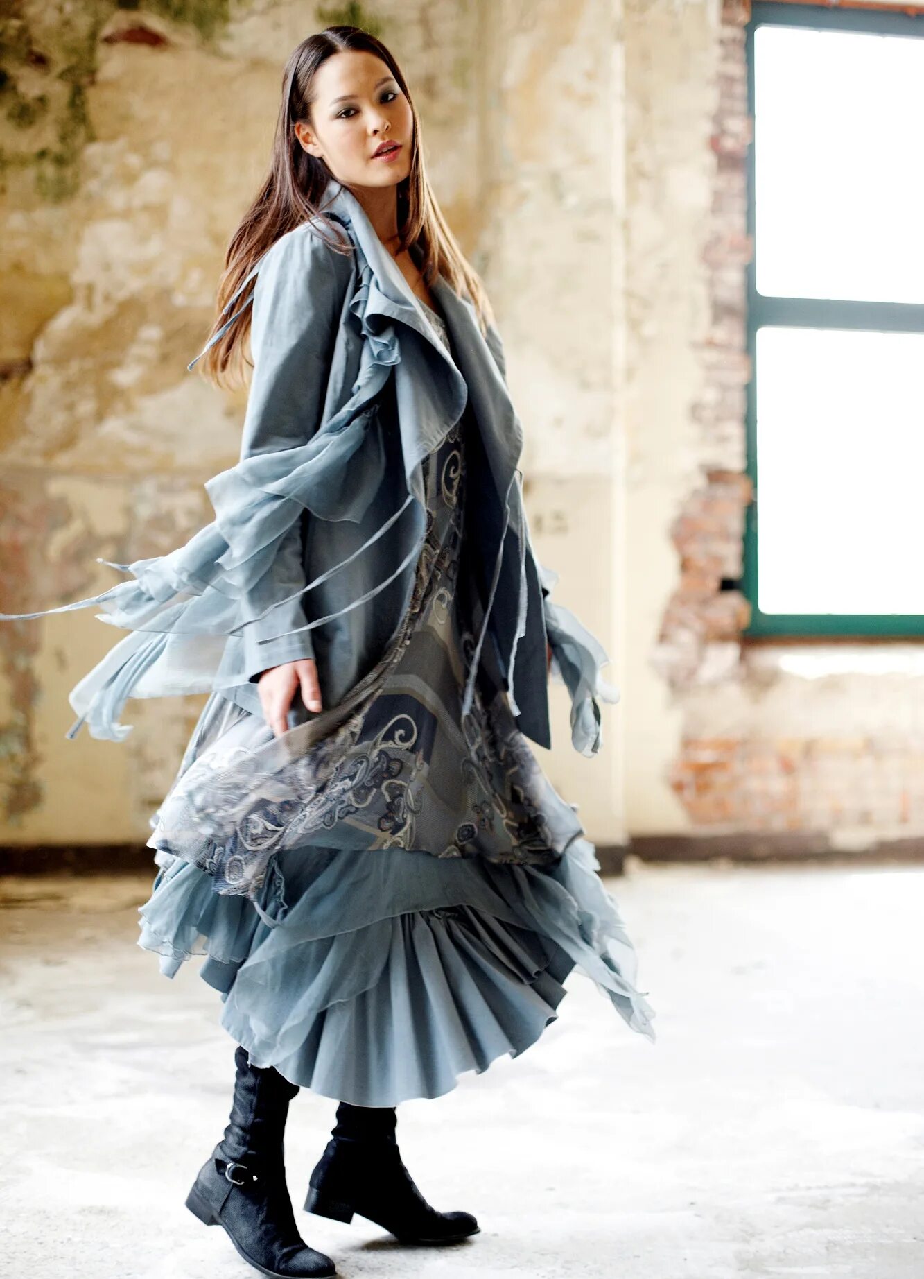 Женская одежда в стиле бохо. Стиль бохо многослойность. Стиль этно бохо в одежде 2021. Богемный стиль бохо. Современное бохо.