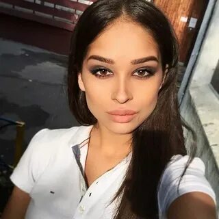 Акилова биография