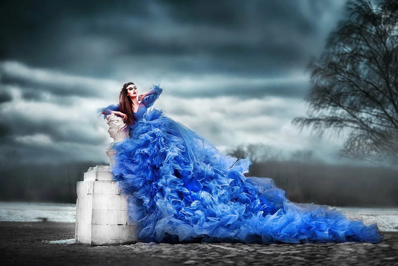 Я хочу быть погребенным в пышных. Фотосессия в пышном платье. Девушка в голубом платье. Девушка в синем платье. Фотосессия в голубом платье.